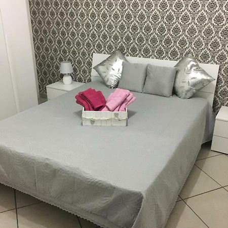 Lisa'S House Apartment Наполи Екстериор снимка