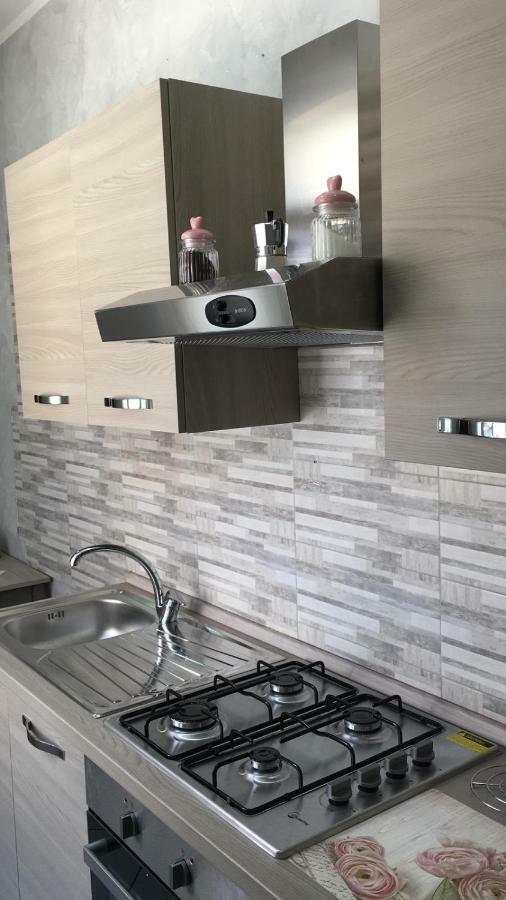 Lisa'S House Apartment Наполи Екстериор снимка