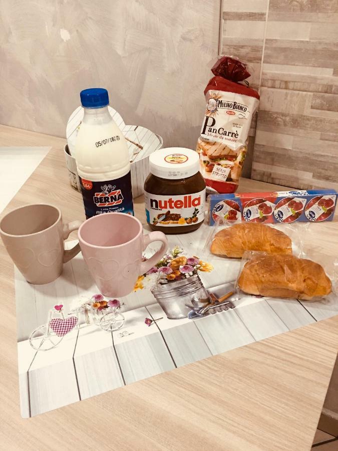 Lisa'S House Apartment Наполи Екстериор снимка