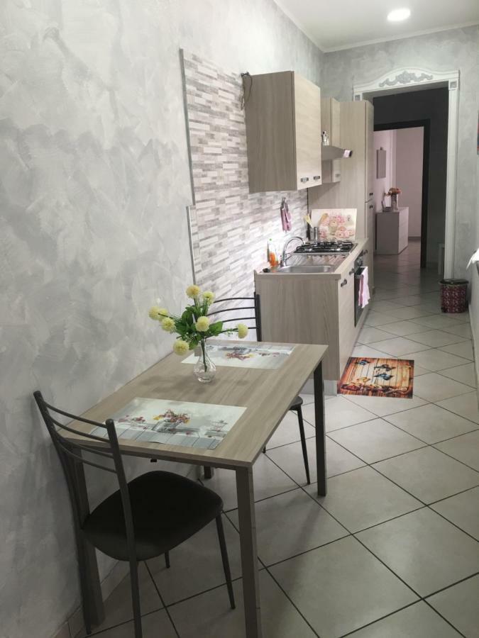 Lisa'S House Apartment Наполи Екстериор снимка